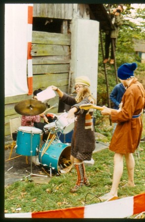 Tanovice 1983 / Slep stevo, bic Karel Miku, Broa mv textama, Petr Fiala v modrm kulichu s kytarou